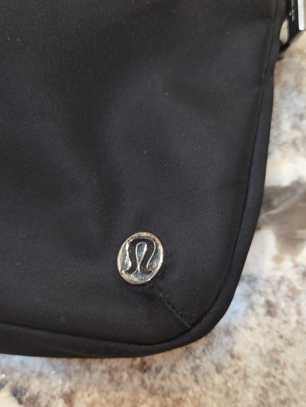 lululemon 2L Black Crossbody Bag - Picture 13 of 13
